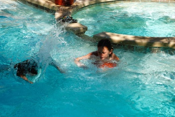 2009-06-14-04 VALE KYLA HALEY SWIM.jpg